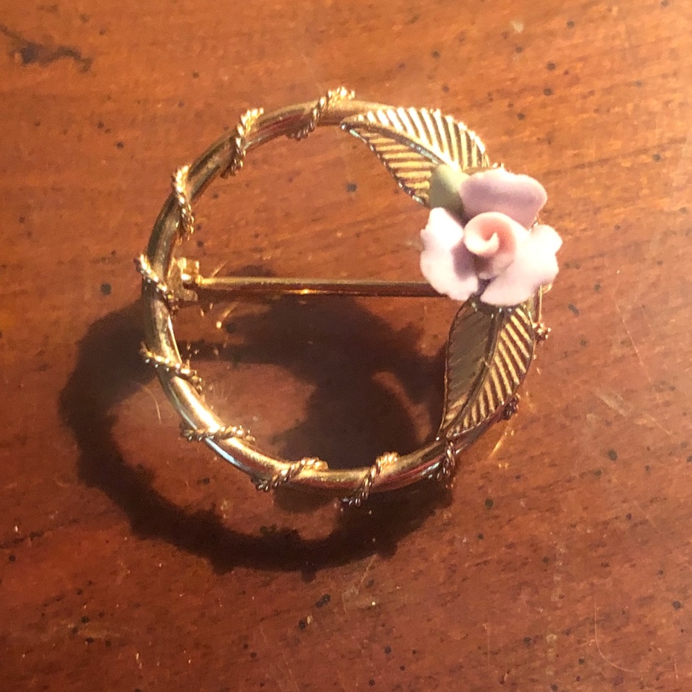 Circle Pin Lavender Floral/Wreath Brooch Porcelain Rose Vintage 1980s